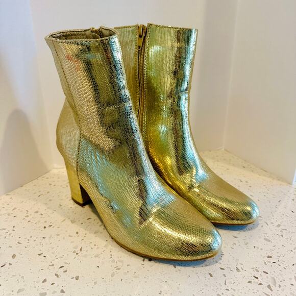 Camel Toes brand Women's Gold Ankle Boots Size 6 EUC - Picture 2 of 7